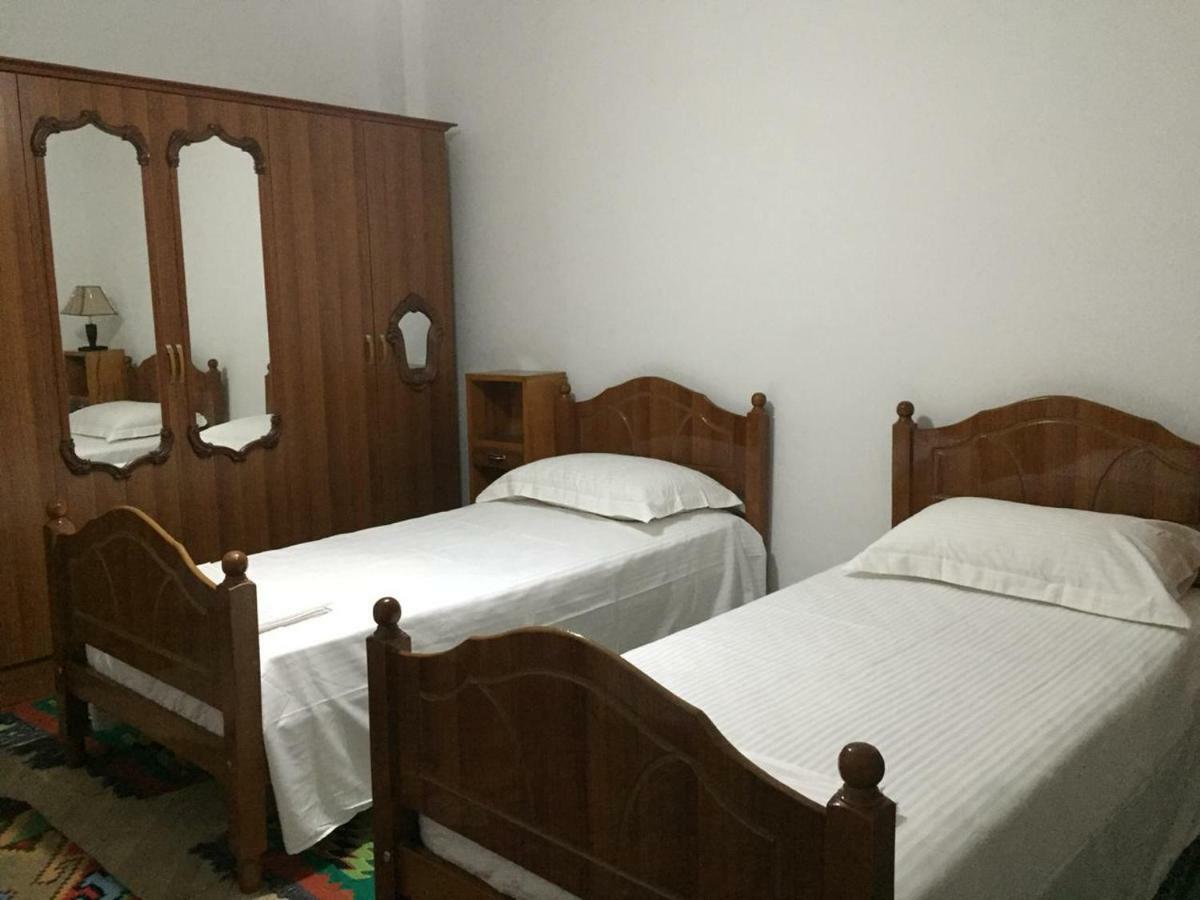 Apartament Berati Exteriör bild